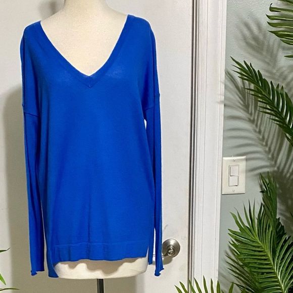Ann Taylor Size Small Cashmere Lightweight Long Sleeve V Neck Baby Blue Sweater - Picture 3 of 15